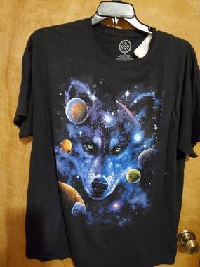 #695 Wolf tshirt